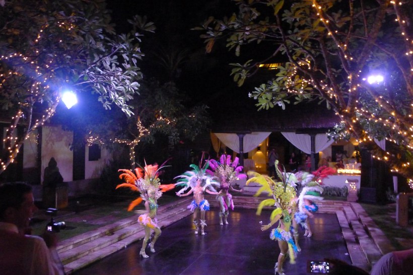 Yep you saw that right. Brazilian dancers in a British wedding in Bali! (They all start with 'B' don't they? Maybe that's why.)